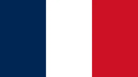 “上海F1大奖赛激情上演，产业协同共铸辉煌——人民日报海外版报道”